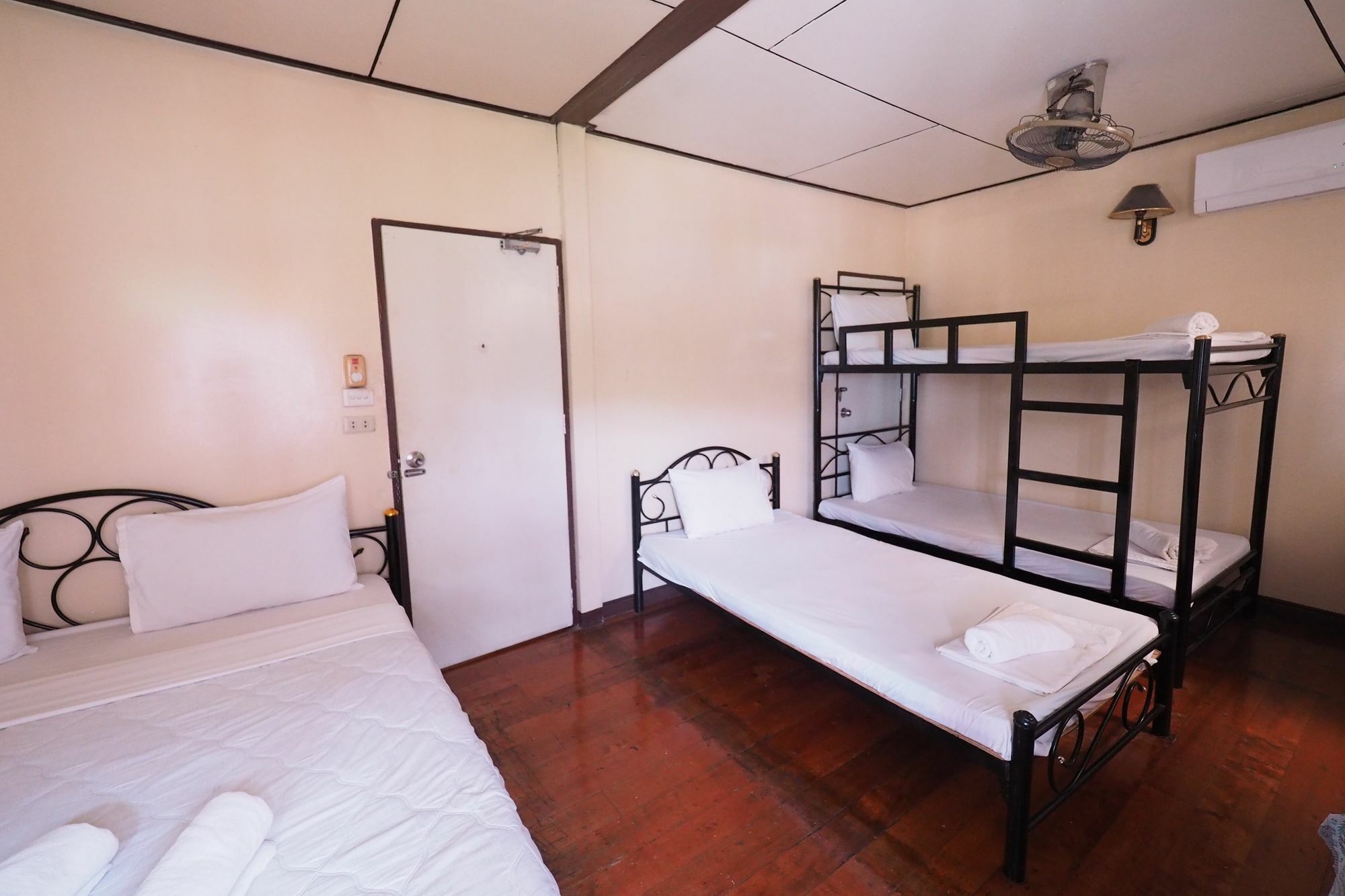 Brickhouse Ayutthaya Guesthouse Est 1986 Ngoại thất bức ảnh