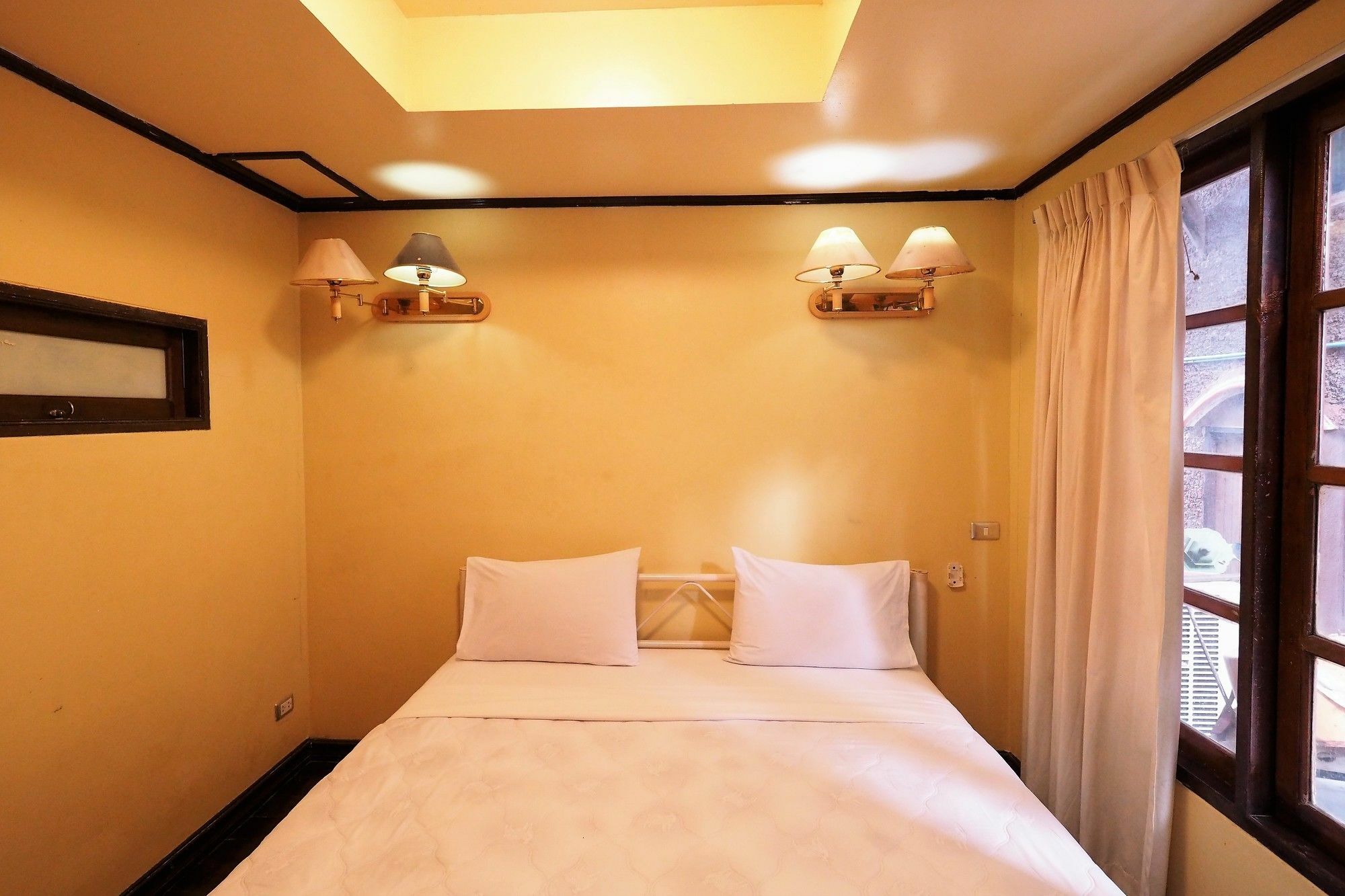 Brickhouse Ayutthaya Guesthouse Est 1986 Ngoại thất bức ảnh