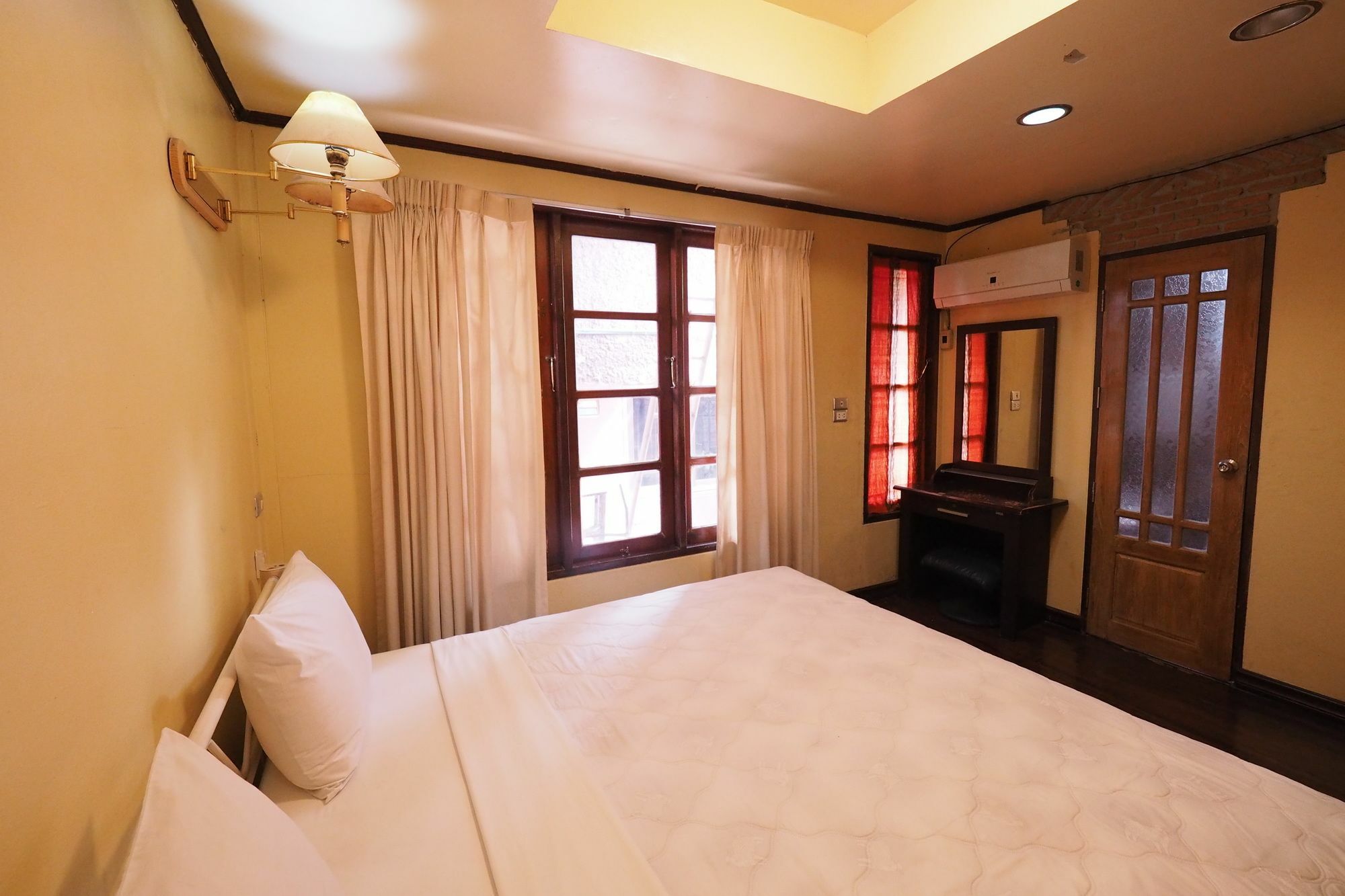 Brickhouse Ayutthaya Guesthouse Est 1986 Ngoại thất bức ảnh