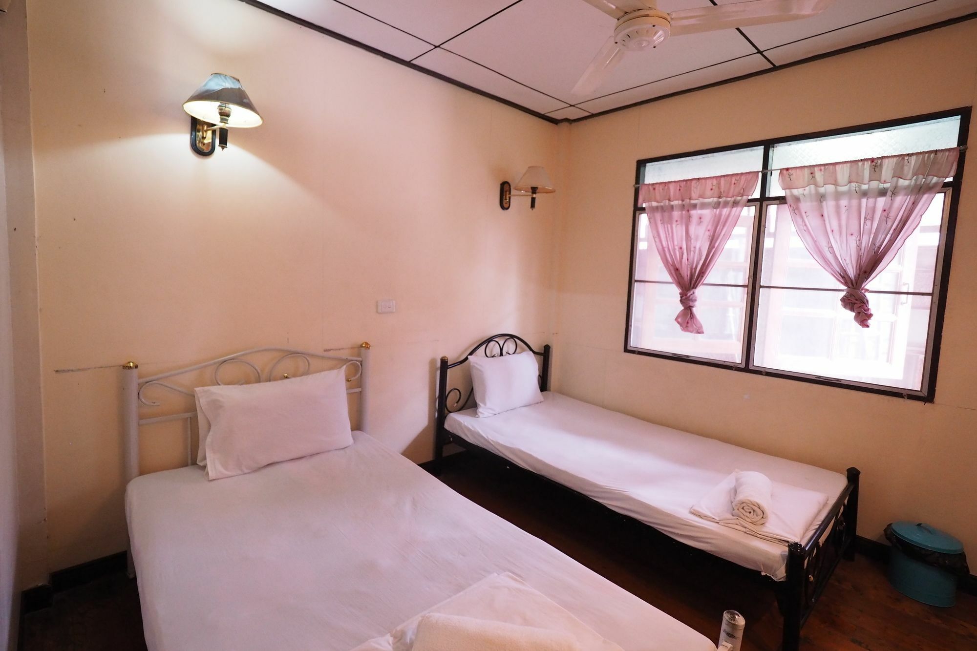 Brickhouse Ayutthaya Guesthouse Est 1986 Ngoại thất bức ảnh